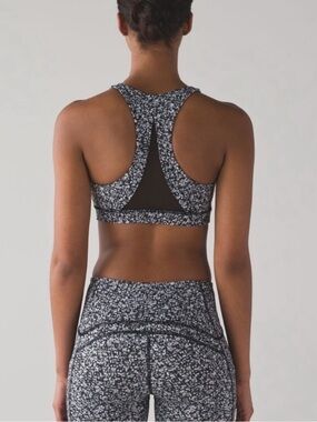 Lululemon Invigorate Bra Daisy Dust Alpine White Black Size 12